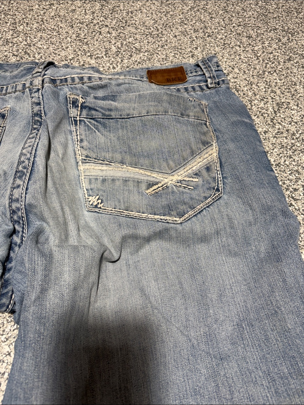 BKE Men’s Light Blue Relaxed Straight Jeans - Picture 4 of 6